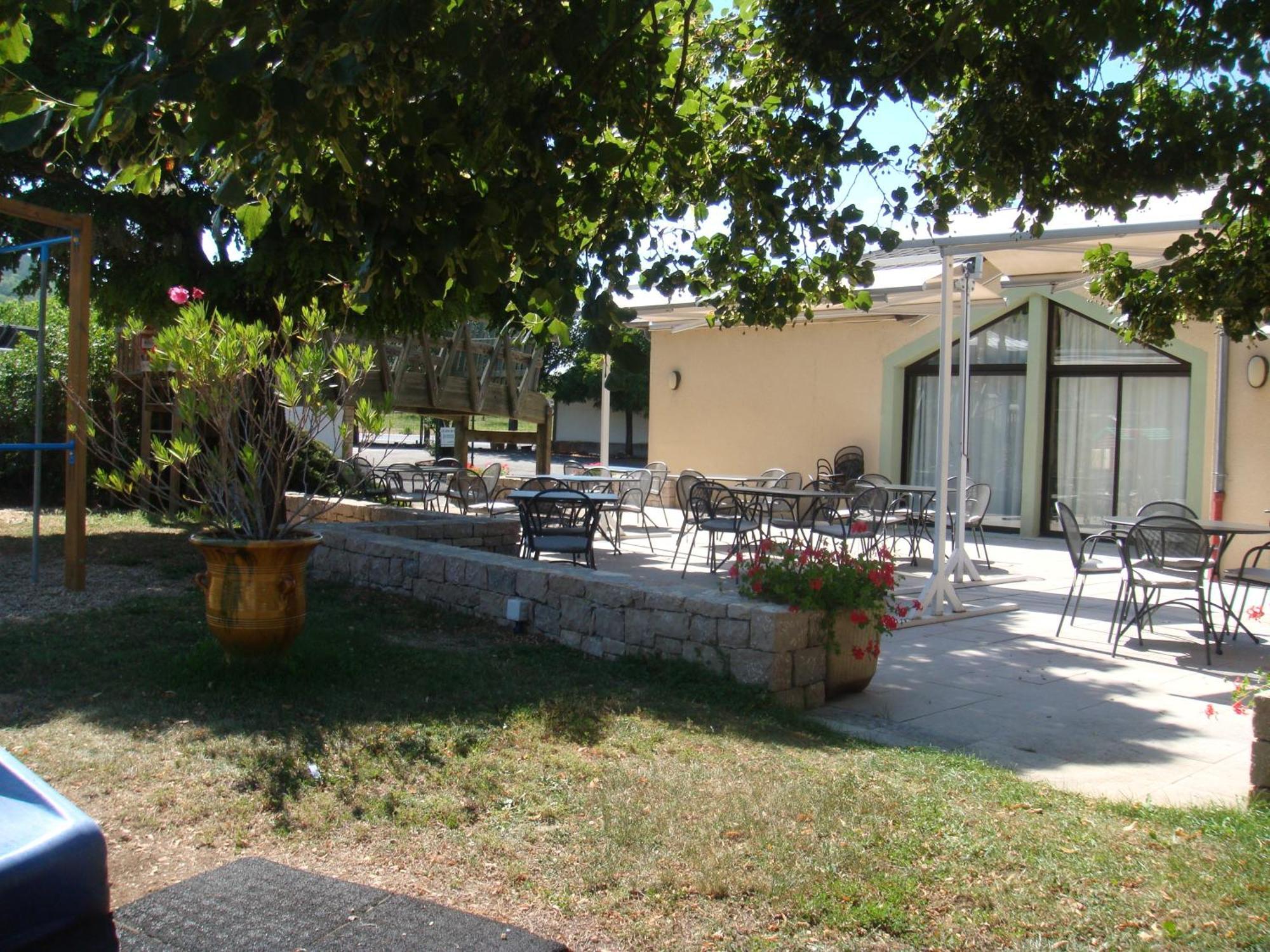 Hotel-Restaurant Le Calice Du Gevaudan - A75 Banassac Exterior foto