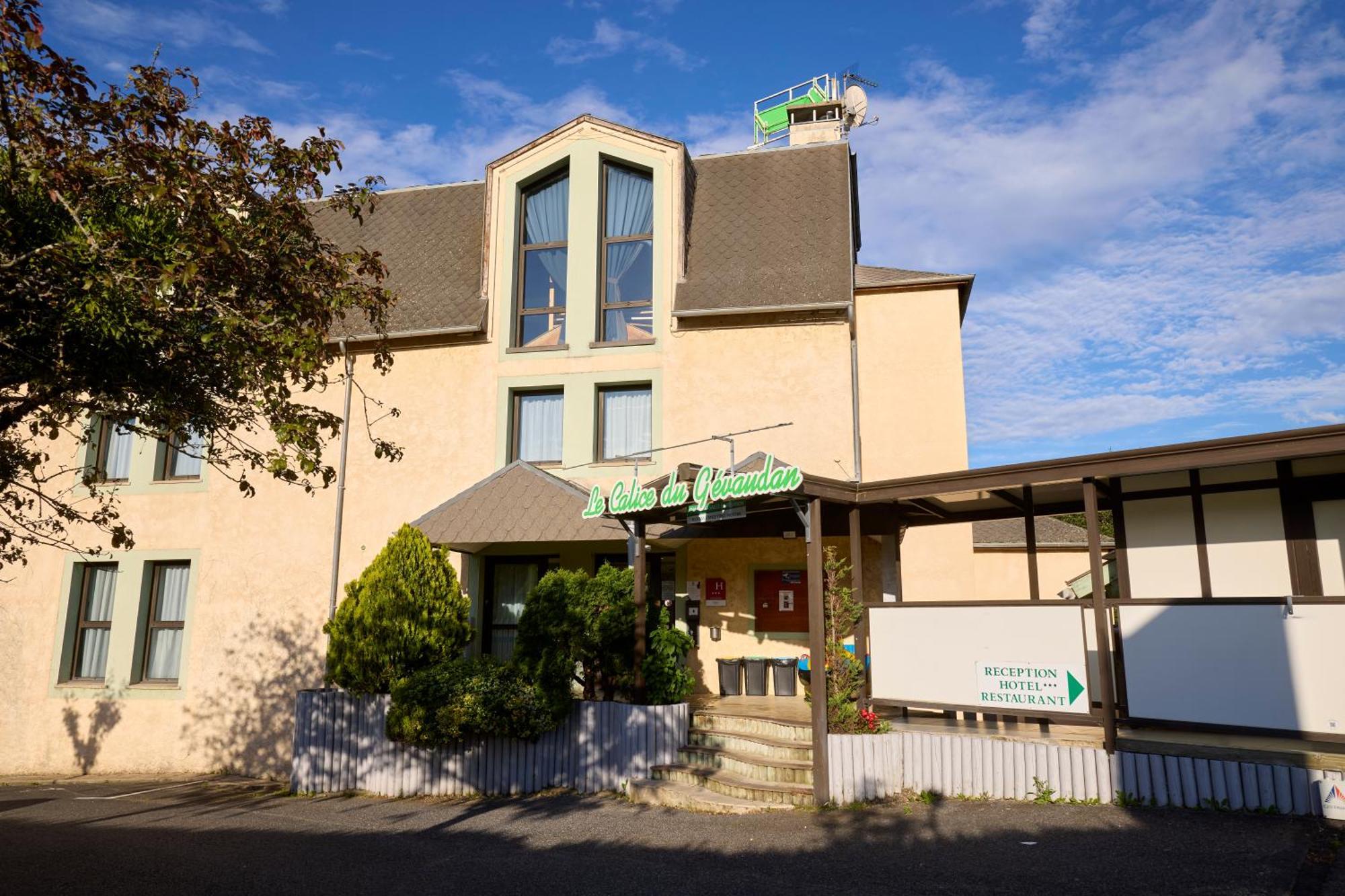 Hotel-Restaurant Le Calice Du Gevaudan - A75 Banassac Exterior foto