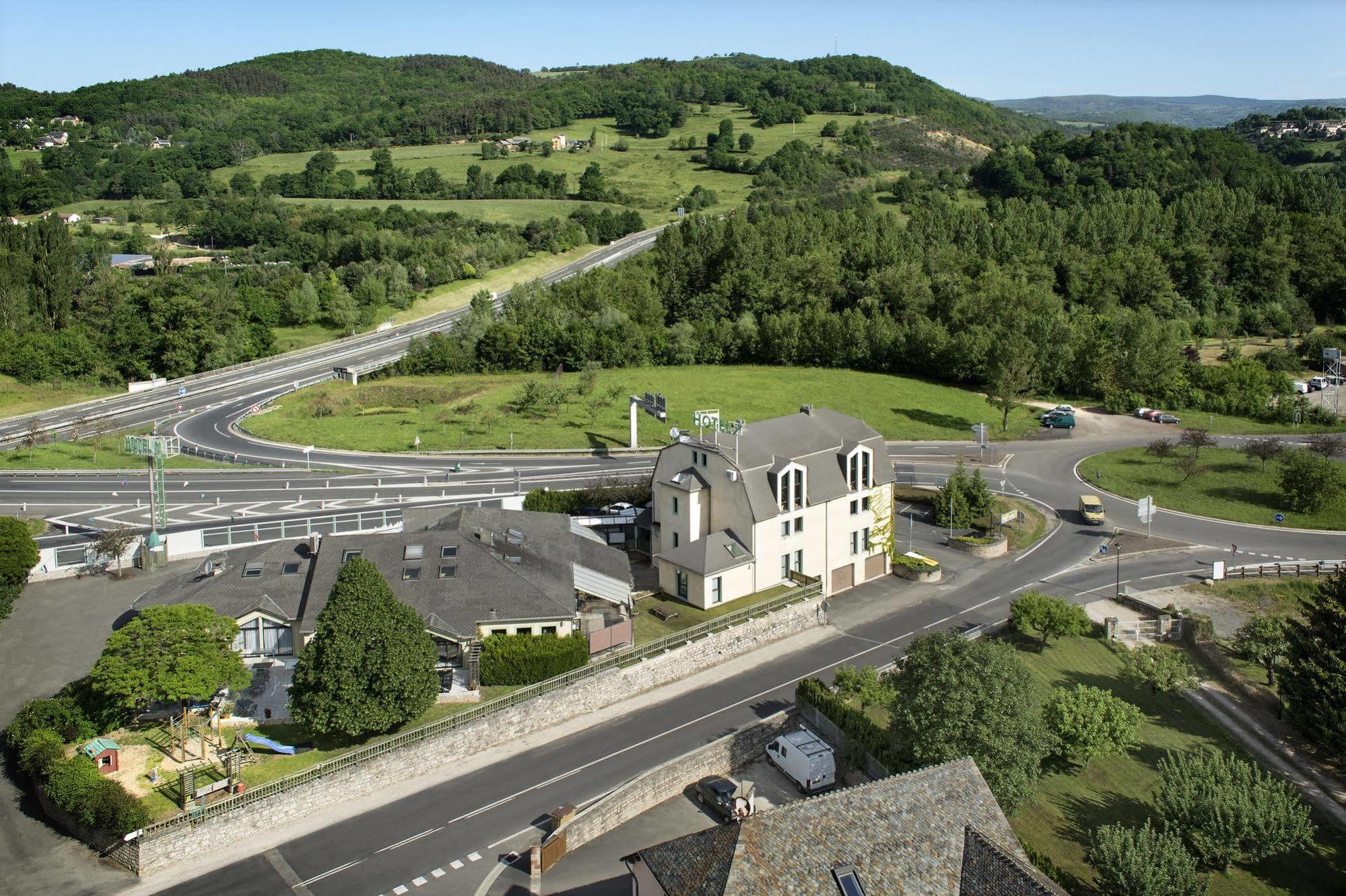 Hotel-Restaurant Le Calice Du Gevaudan - A75 Banassac Exterior foto